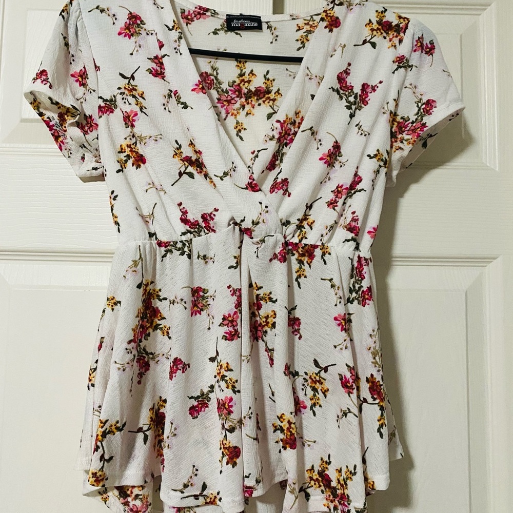 Women’s Short-sleeve V Neck Floral Top (Small)